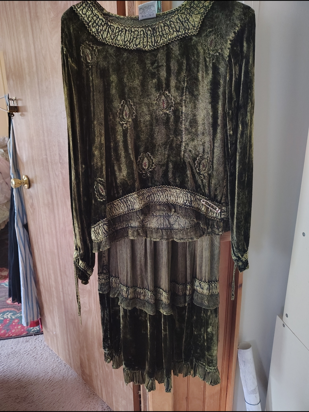 Vintage-Inspired Olive Green Velvet Dress